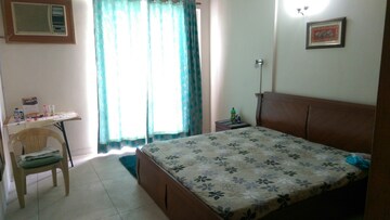 Bedroom in 4 BHK Apartment at DLF Trinity Towers, Dlf Phase V – for Rent