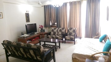 Living Room in 4 BHK Apartment at DLF Trinity Towers, Dlf Phase V – for Rent