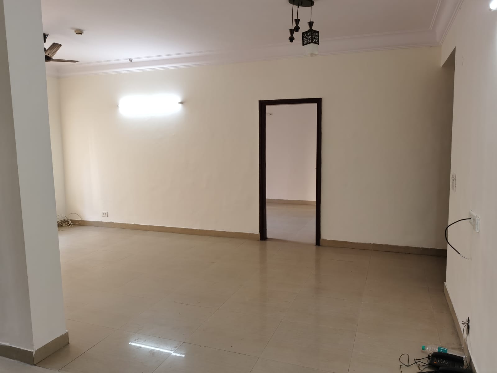 3.5 BHK + Servant Room Apartment For Rent in Paramount Floraville