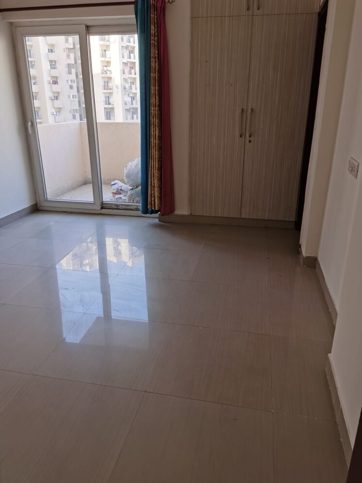Room, paramount-floraville 3.5 Bedroom 1685 Sq.Ft. Apartment In Sector 137 Noida 8818577