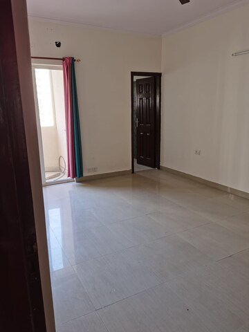 Room in 3.5 BHK Apartment at Paramount Floraville, Sector 137 – for Rent