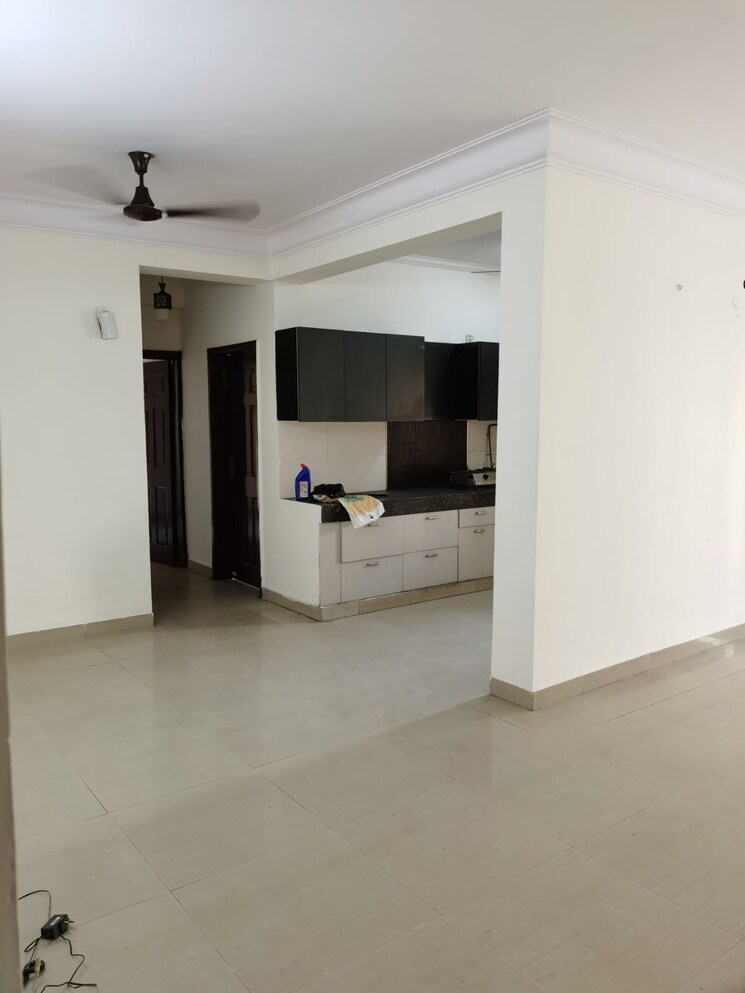 Room, paramount-floraville 3.5 Bedroom 1685 Sq.Ft. Apartment In Sector 137 Noida 8818577