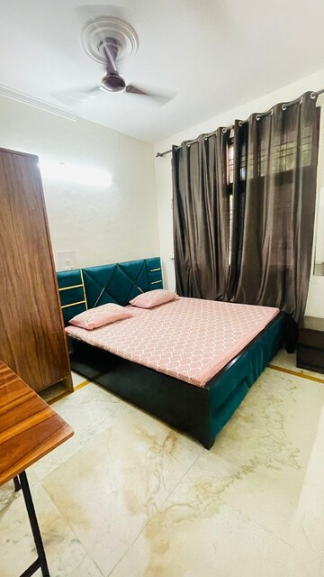 Bedroom in 3 BHK Builder Floor at Sector 28 – for Rent