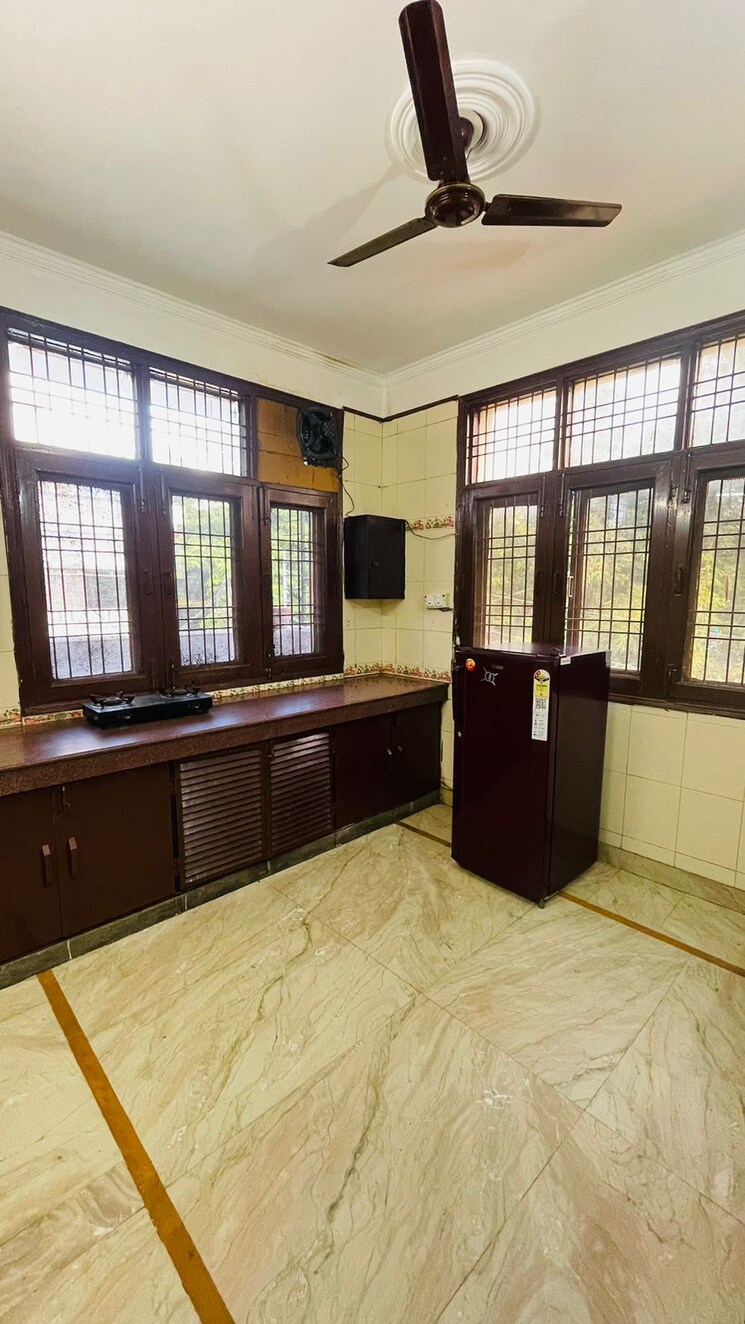 Kitchen, sector 28 3 Bedroom 200 Sq.Yd. Builder Floor In Sector 28 Gurgaon 8818565