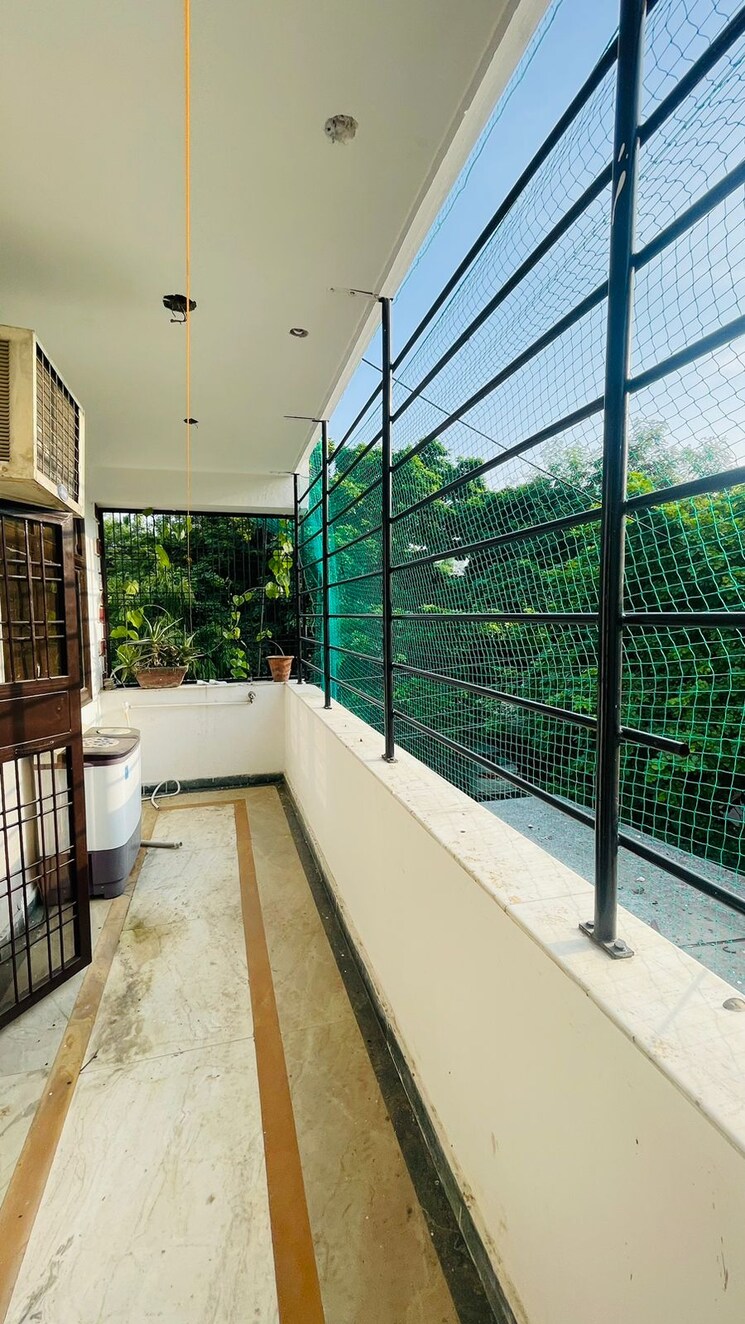 Balcony, sector 28 3 Bedroom 200 Sq.Yd. Builder Floor In Sector 28 Gurgaon 8818565