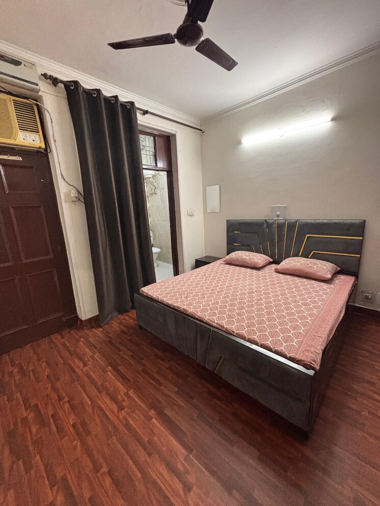 Bedroom, sector 28 3 Bedroom 200 Sq.Yd. Builder Floor In Sector 28 Gurgaon 8818565