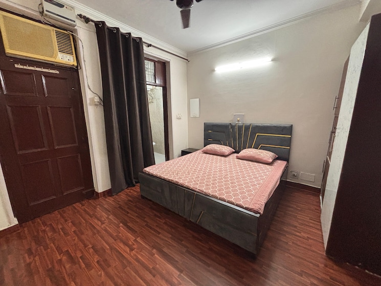 Bedroom, sector 28 3 Bedroom 200 Sq.Yd. Builder Floor In Sector 28 Gurgaon 8818565