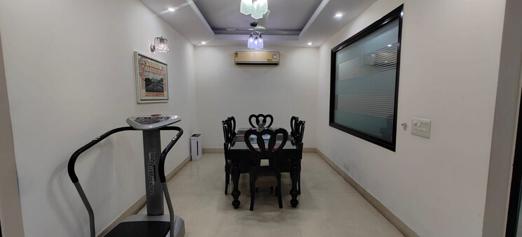 Gym, defence colony 3 Bedroom 325 Sq.Yd. Builder Floor In Defence Colony Delhi 8818593