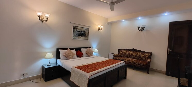 Bedroom, defence colony 3 Bedroom 325 Sq.Yd. Builder Floor In Defence Colony Delhi 8818593
