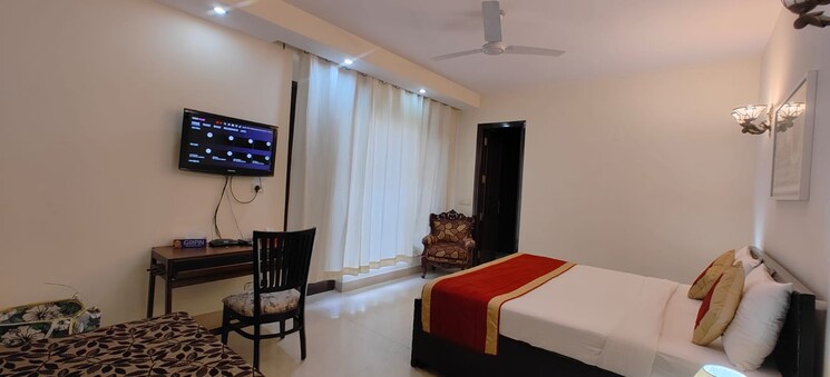 Living Room, defence colony 3 Bedroom 325 Sq.Yd. Builder Floor In Defence Colony Delhi 8818593