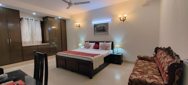 Living Room, defence colony 3 Bedroom 325 Sq.Yd. Builder Floor In Defence Colony Delhi 8818593