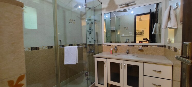 Kitchen, defence colony 3 Bedroom 325 Sq.Yd. Builder Floor In Defence Colony Delhi 8818593