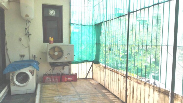 Bathroom, defence colony 3 Bedroom 325 Sq.Yd. Builder Floor In Defence Colony Delhi 8818593