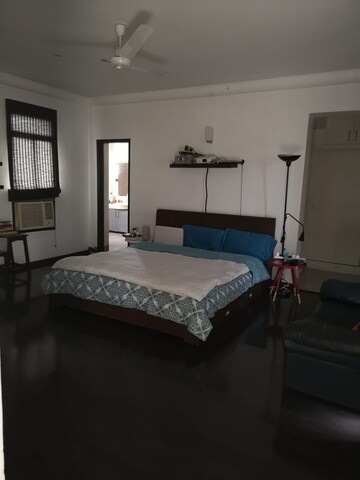 Bedroom in 4 BHK Apartment at Vipul Belmonte, Sector 53 – for Rent