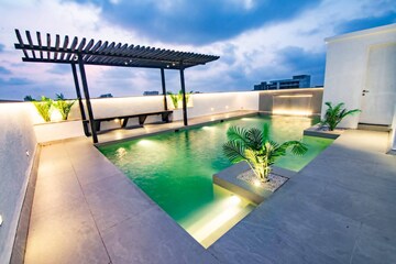Swimming Pool in 5 BHK Apartment at Khar West – for Rent