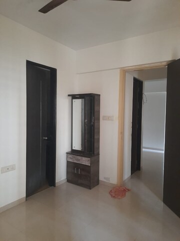 Room in 2.5 BHK Apartment at Neelkanth Palms, Kapur Bawdi – for Rent