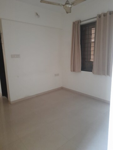 Room in 2.5 BHK Apartment at Neelkanth Palms, Kapur Bawdi – for Rent