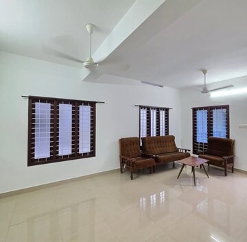Living Room in 3.5 BHK Builder Floor at Sector 29 – for Rent