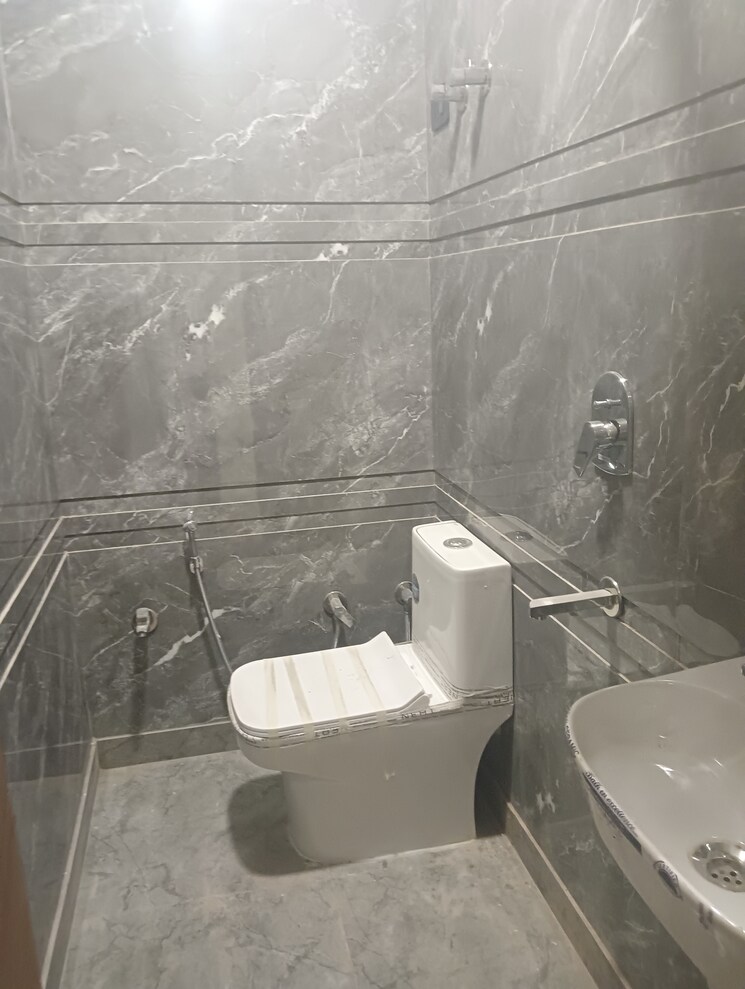 Bathroom, govindpuri 2 Bedroom 950 Sq.Ft. Builder Floor In Govindpuri Delhi 8818635