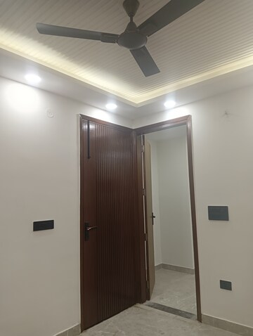 Building Lobby in 2 BHK Builder Floor at Govindpuri – for Rent