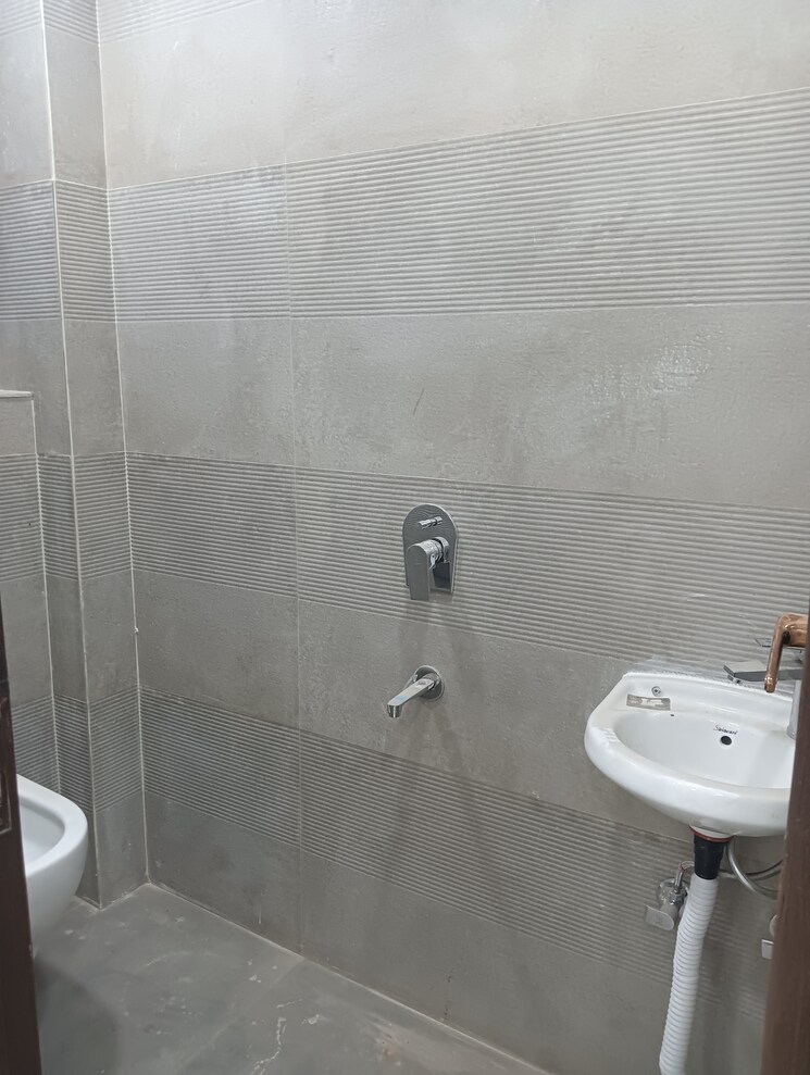 Bathroom, govindpuri 2 Bedroom 680 Sq.Ft. Builder Floor In Govindpuri Delhi 8818670
