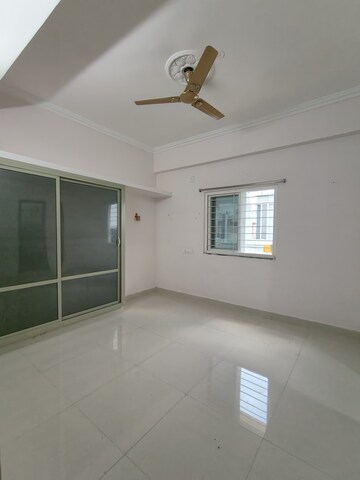 Room in 3 BHK Apartment at Upper East 97, Malad East – for Sale