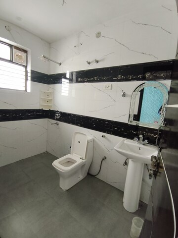 Master Bedroom in 3 BHK Builder Floor at Sector 9a – for Rent