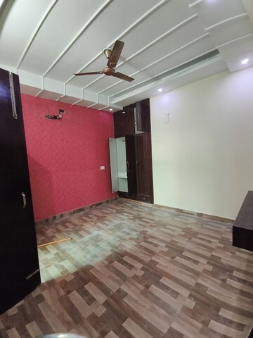 Bedroom in 3 BHK Builder Floor at Sector 9a – for Rent