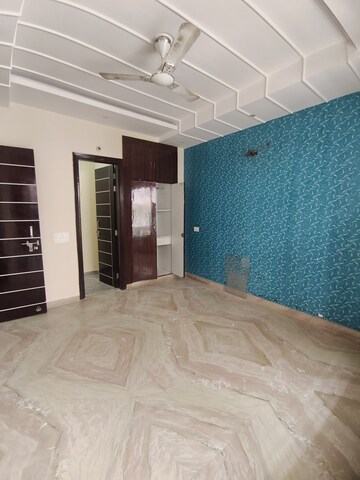Bedroom in 3 BHK Builder Floor at Sector 9a – for Rent