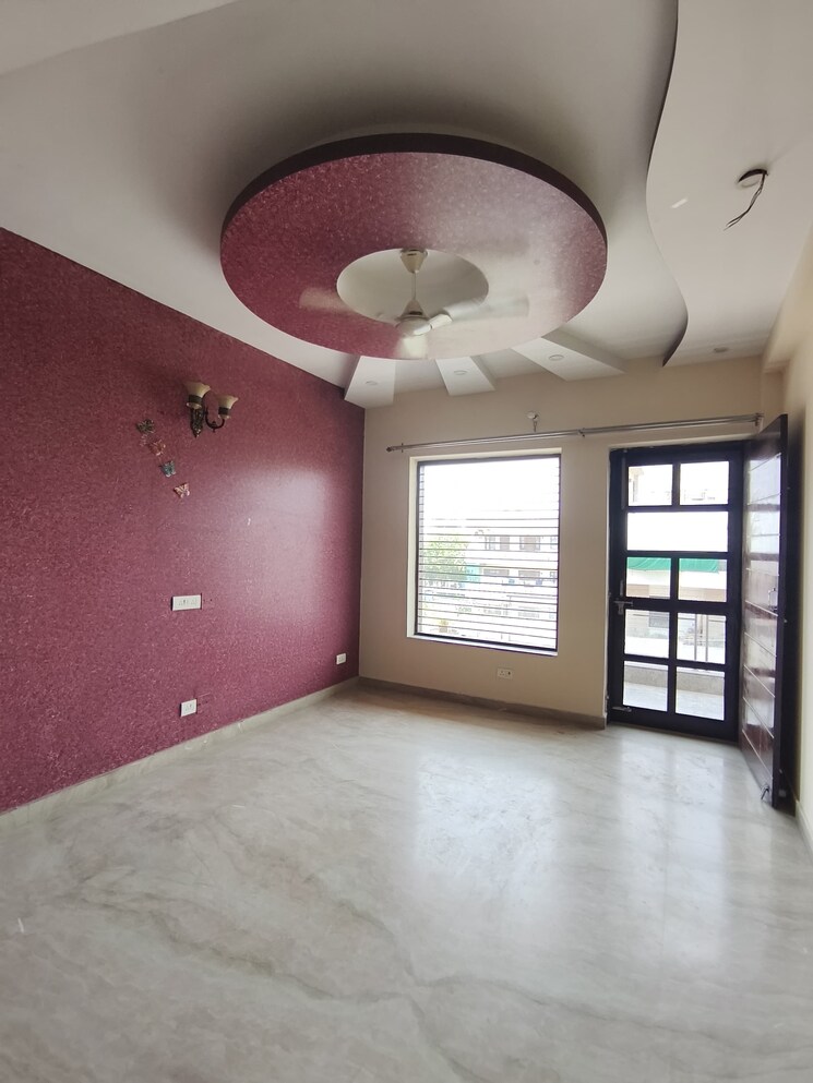Room, sector 9a 3 Bedroom 253 Sq.Yd. Builder Floor In Sector 9a Gurgaon 8818704