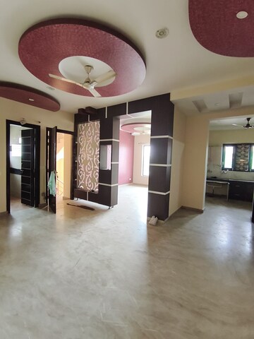 Room in 3 BHK Builder Floor at Sector 9a – for Rent