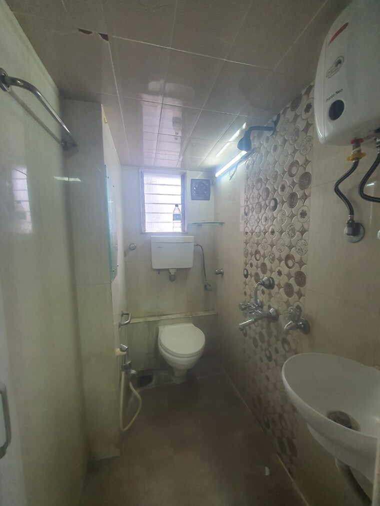 Bathroom, vaishali-apartment-chs 1.5 Bedroom 600 Sq.Ft. Apartment In Mazgaon Mumbai 8818724