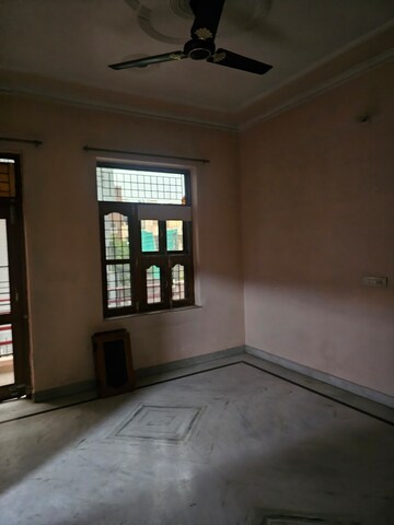 Furnished Amenities in 3 BHK Builder Floor at Sector 9 – for Rent