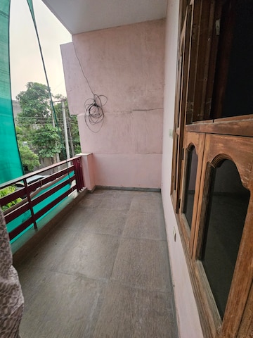 Furnished Amenities in 3 BHK Builder Floor at Sector 9 – for Rent