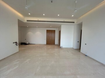 Room in 4 BHK Apartment at Rustomjee Crown, Prabhadevi – for Rent