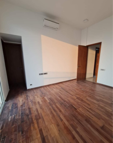 Room in 2.5 BHK Apartment at Juhu – for Rent