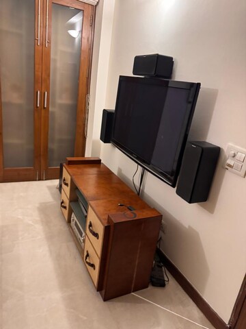 Team Area in 3 BHK Builder Floor at Defence Colony – for Rent