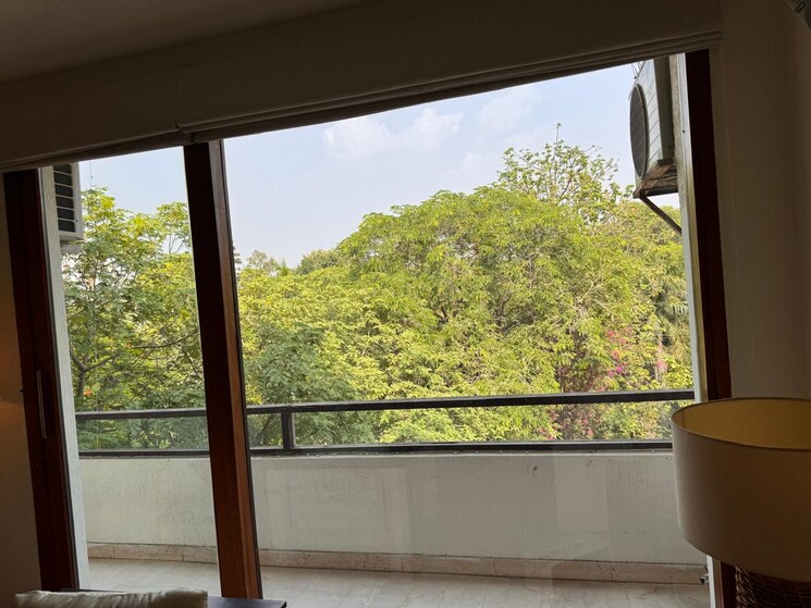 Garden, defence colony 3 Bedroom 325 Sq.Yd. Builder Floor In Defence Colony Delhi 8818679