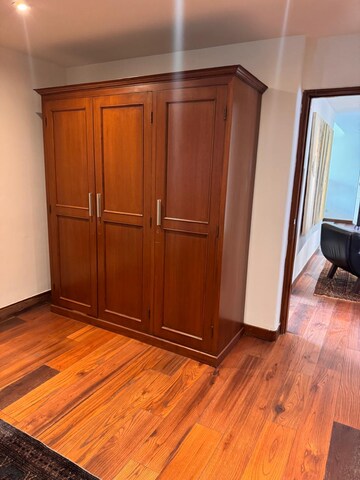 Room in 3 BHK Builder Floor at Defence Colony – for Rent