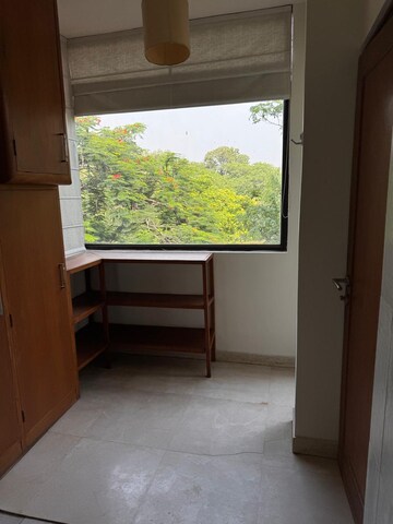Room in 3 BHK Builder Floor at Defence Colony – for Rent