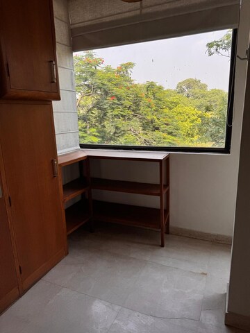 Room in 3 BHK Builder Floor at Defence Colony – for Rent