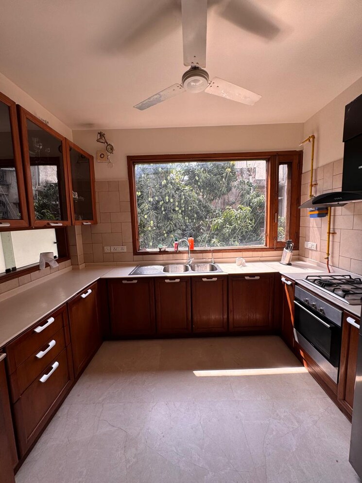 Kitchen, defence colony 3 Bedroom 325 Sq.Yd. Builder Floor In Defence Colony Delhi 8818679