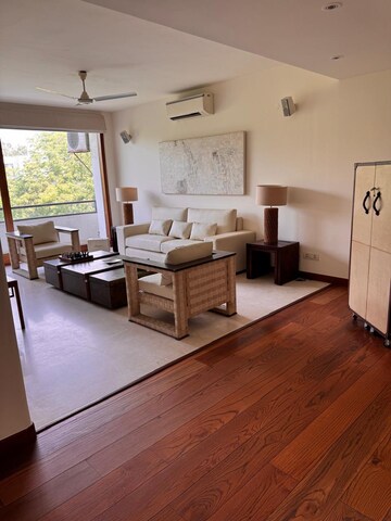 Team Area in 3 BHK Builder Floor at Defence Colony – for Rent