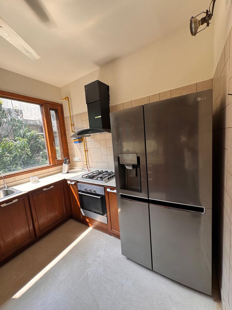 Kitchen, defence colony 3 Bedroom 325 Sq.Yd. Builder Floor In Defence Colony Delhi 8818679