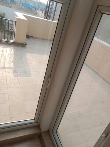 Balcony in 5 BHK Villa at Sector 66 – for Rent