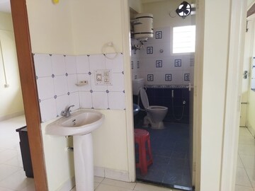 Bathroom in 2 BHK Builder Floor at SS Residency Sanjay Nagar, Sanjay Nagar – for Rent