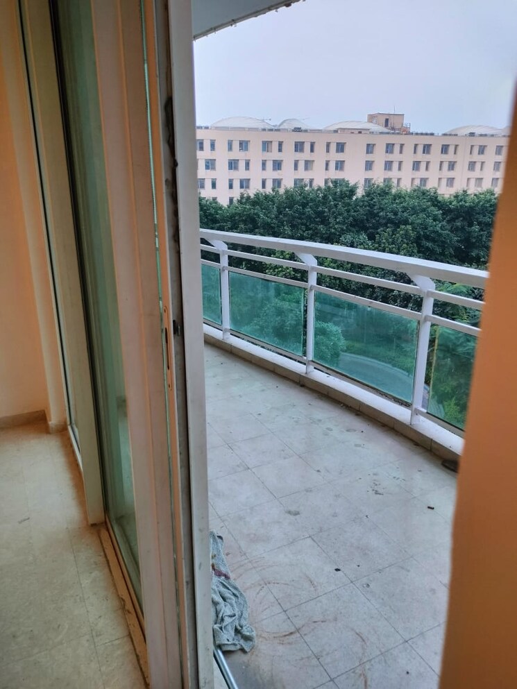 Balcony, dlf-the-icon 4 Bedroom 2810 Sq.Ft. Apartment In Dlf Phase V Gurgaon 8818755