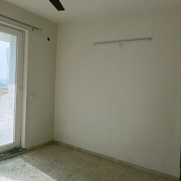 Room in 2 BHK Apartment at BPTP Discovery Park, Sector 80 – for Rent