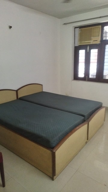 Bedroom in 2 BHK Builder Floor at Sector 28 – for Rent