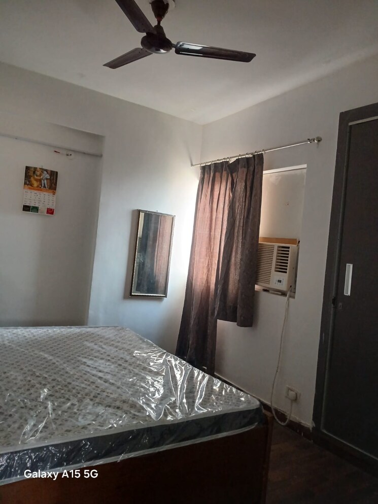 Bedroom, paras-tierea 2.5 Bedroom 1045 Sq.Ft. Apartment In Sector 137 Noida 8818807